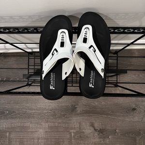 Fashion Summer slippers, unisex size 9, white, orange and brown